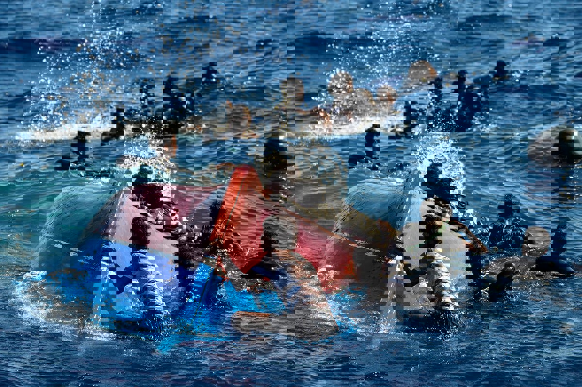 مقتل 10 مهاجرين إثر غرق قارب في البحر المتوسط