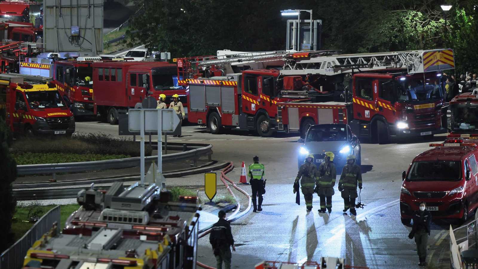 الحريق مستمر.. اعتقالات واتهامات بالقتل في كارثة هونغ كونغ (فيديو)