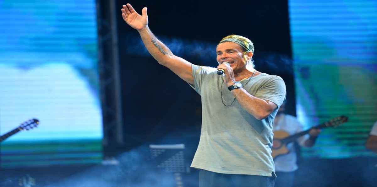 عمرو دياب يشتبك مع الأمن الإنجليزي بسبب دينا الشربيني (فيديو)