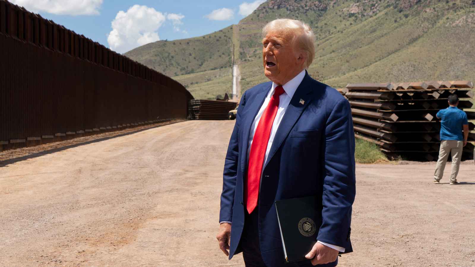 قبيل تسلم ترامب.. مهربو البشر يسابقون الزمن لإدخال المهاجرين إلى أمريكا