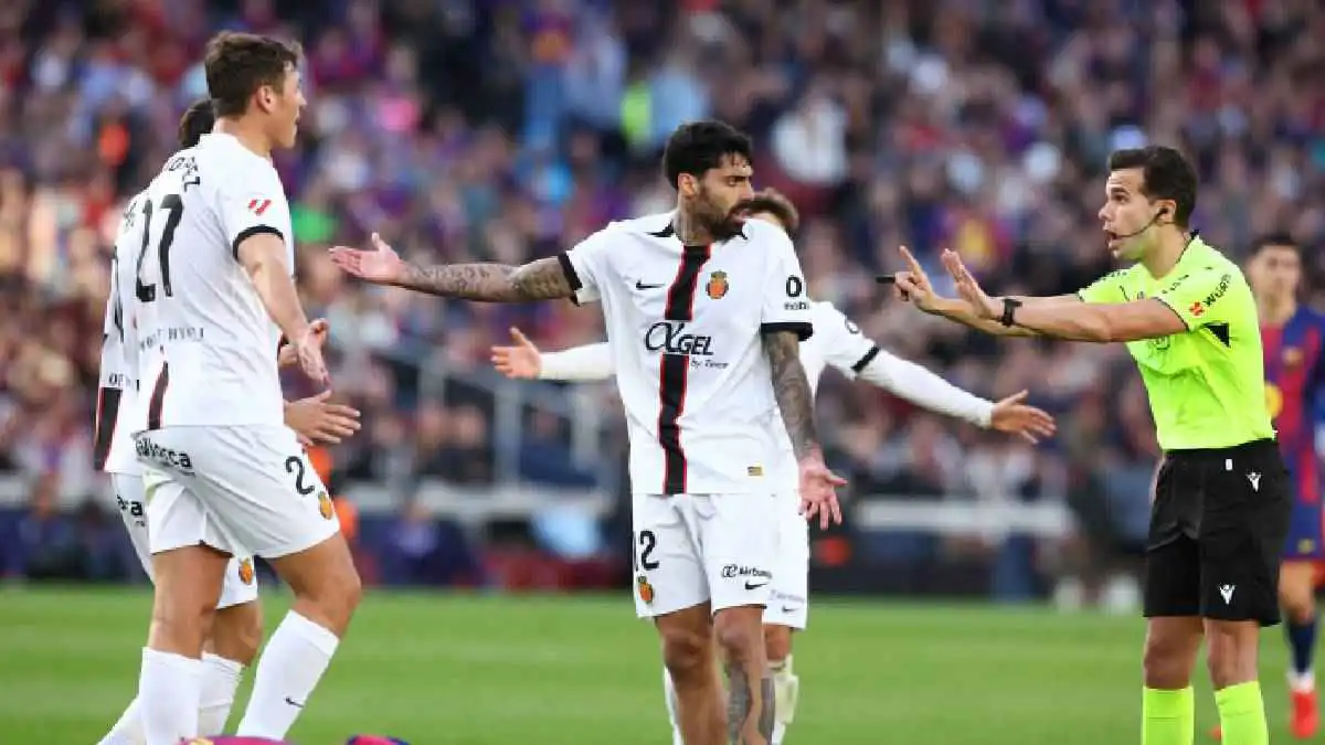 تقييم صادم لحكم مباراة برشلونة وريال مايوركا