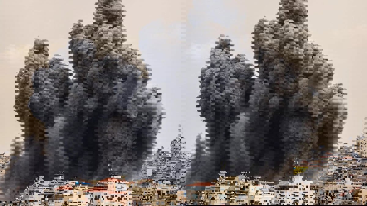  لماذا استخدمت إسرائيل "أكثر قنابلها تدميرًا" بمناطق "آمنة" في غزة؟