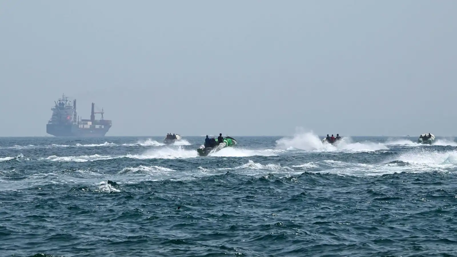 أكسيوس: إيران زرعت المزيد من الألغام في مضيق هرمز