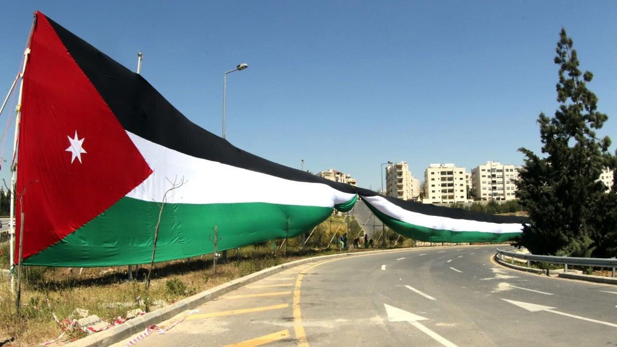 الأردن يسعى لدخول "غينيس" بأطول علم وسط جملة من الانتقادات (صور وفيديو)