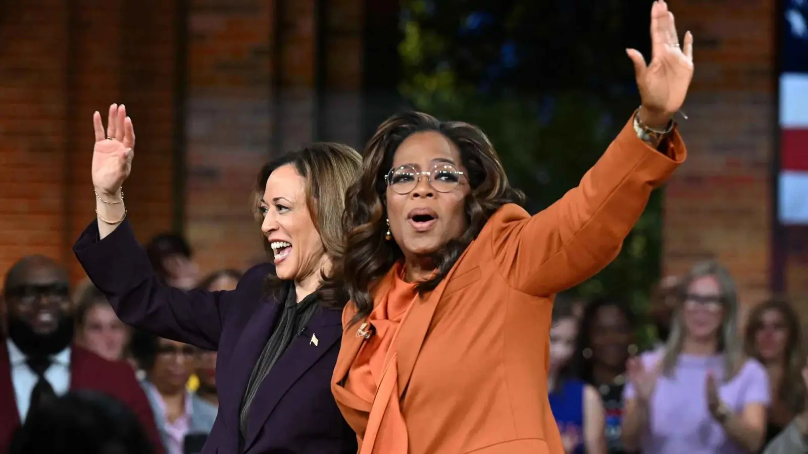 كم دفعت هاريس لأوبرا وينفري لكسب دعمها في "الرئاسية"؟