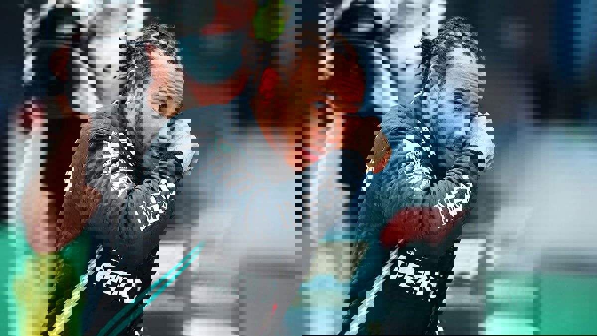 هاميلتون يفوز بلقب فورمولا 1 السابع ويعادل رقم شوماخر