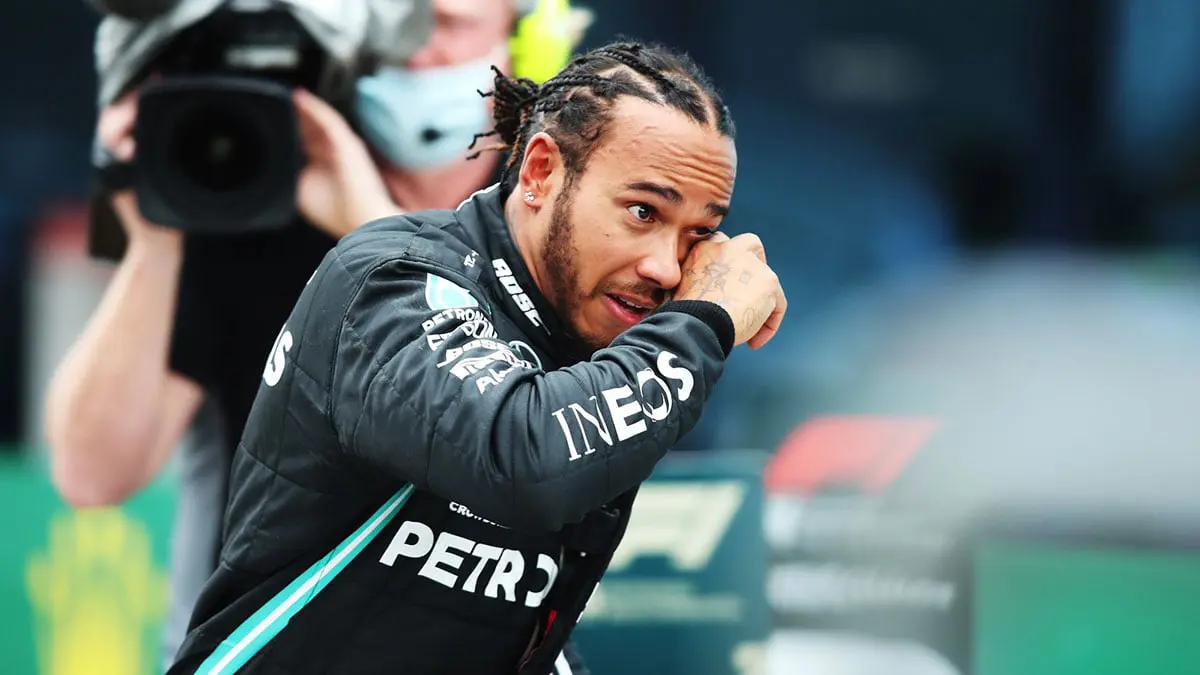 هاميلتون يفوز بلقب فورمولا 1 السابع ويعادل رقم شوماخر