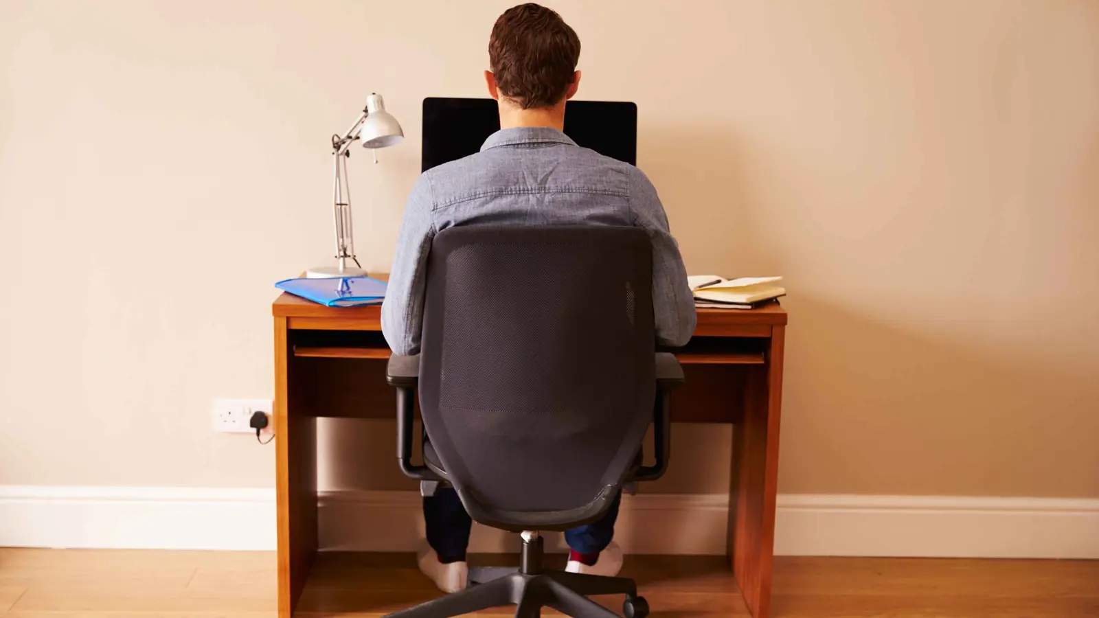 دراسة تكشف معلومات صادمة عن الجلوس لوقت طويل