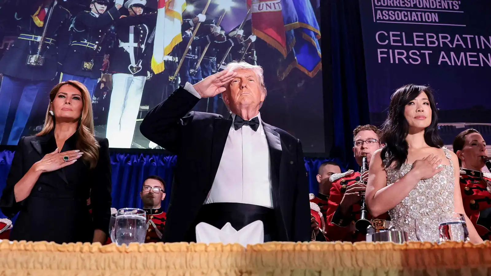 ترامب: قاومت عناصر الخدمة السرية أثناء إجلائه بدافع الفضول