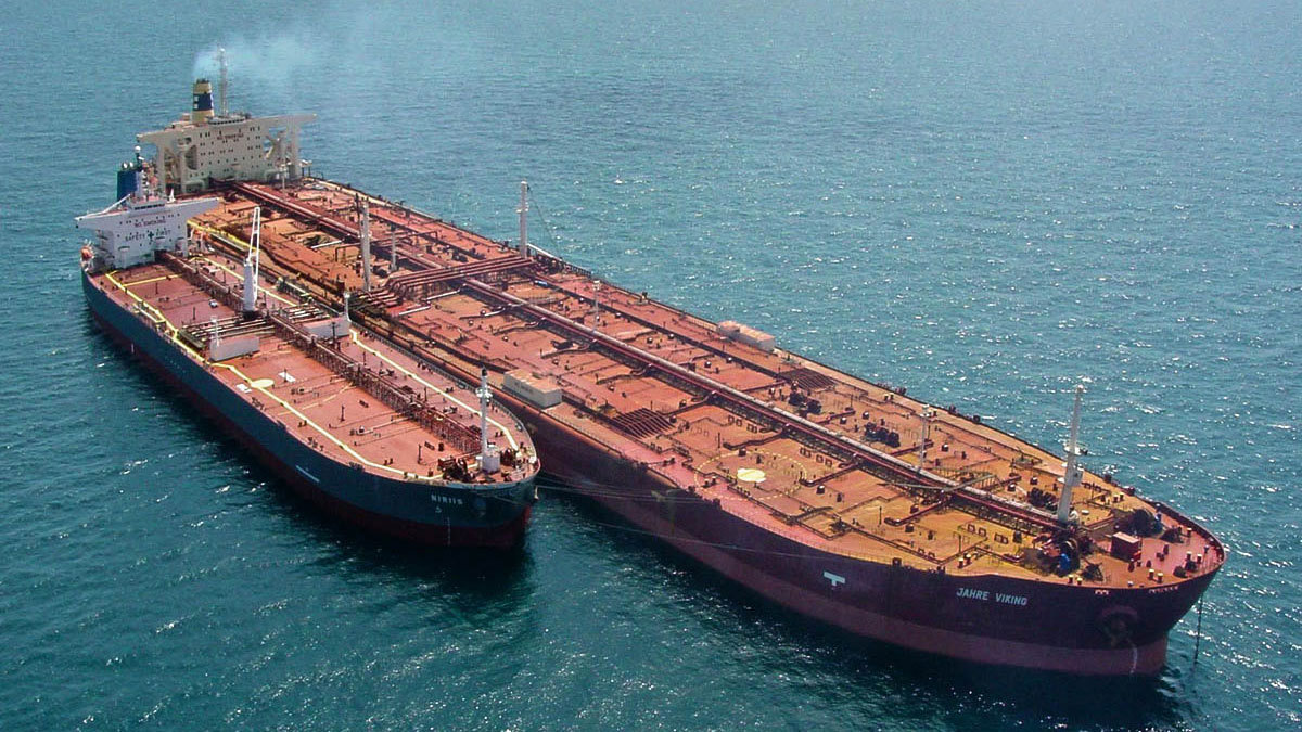 بسبب العقوبات الأمريكية .. إنتاج شهرين من النفط الفنزويلي عالق في عرض البحر