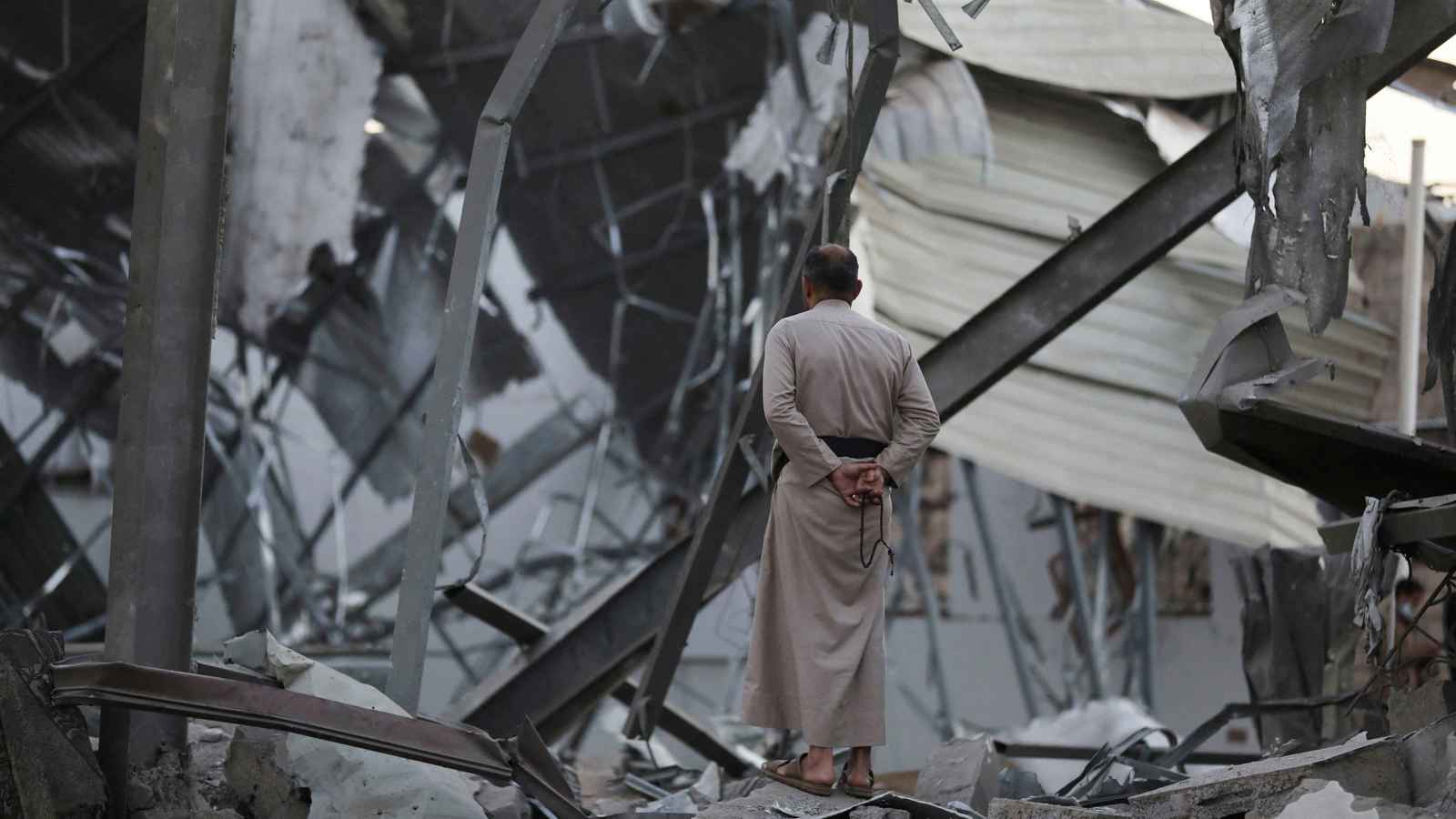 منهم خبراء إيرانيون.. غارة أمريكية تطيح بقيادات حوثية بارزة