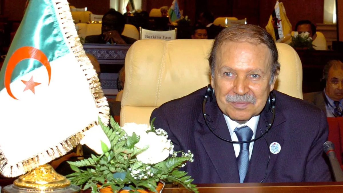 تبون يعلن الحداد العام وتنكيس الأعلام في الجزائر بعد وفاة بوتفليقة