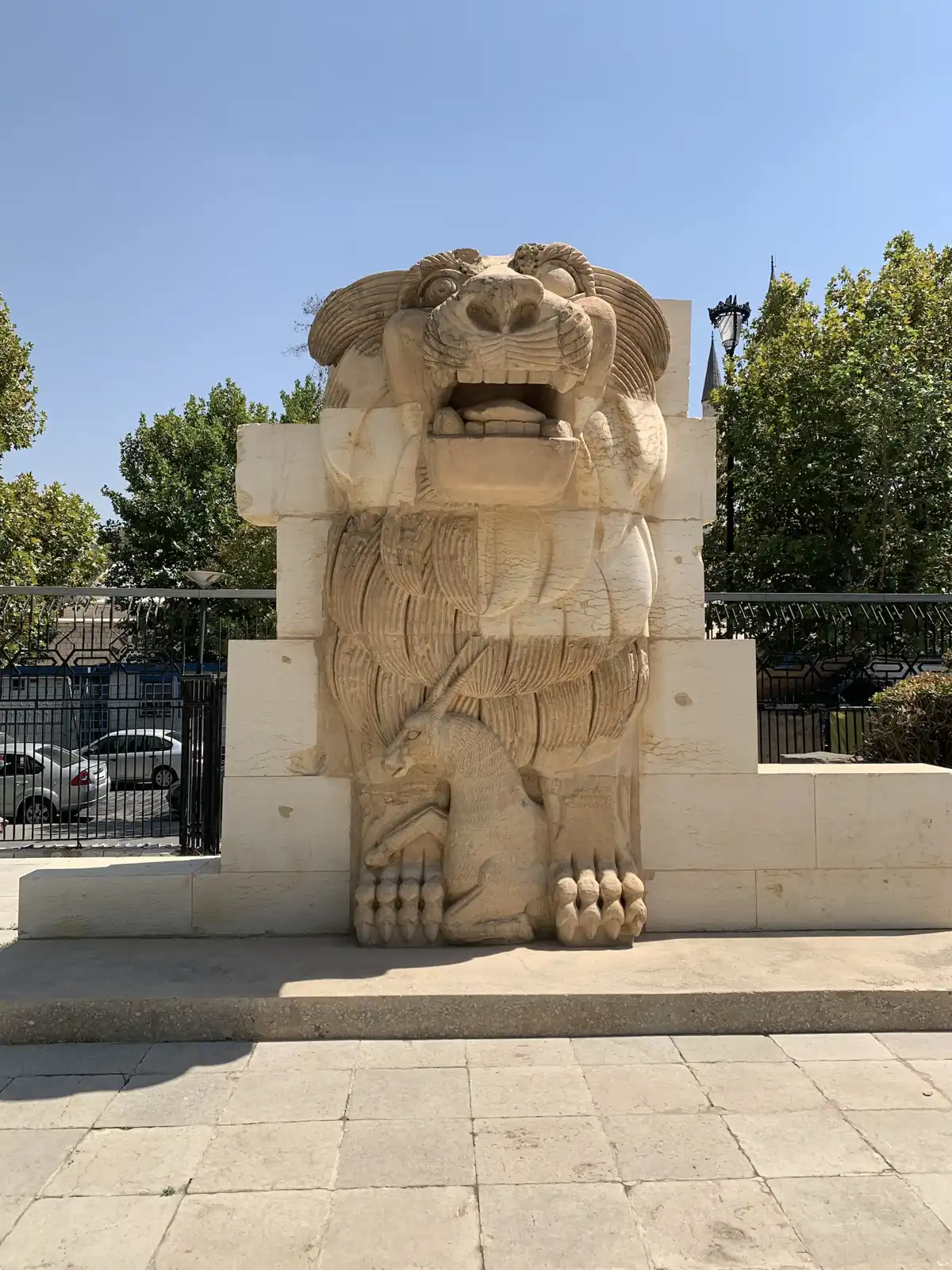 أسد اللات التدمري في باحة المتحف الوطني بدمشق