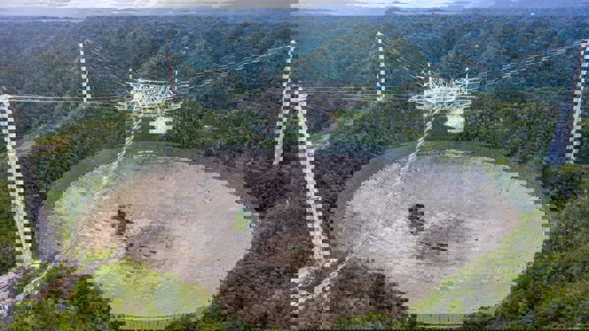 "يوم حزين لعلم الفلك".. انهيار تلسكوب أريسيبو العملاق في بورتوريكو