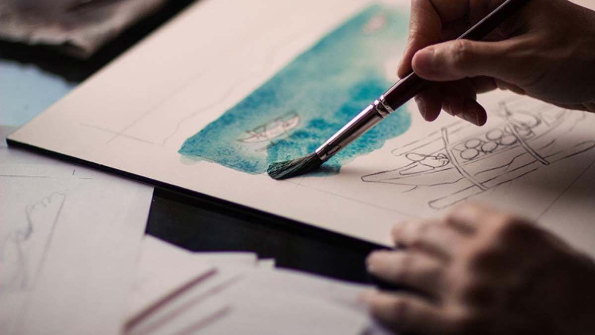 فنانة عراقية تحارب المرض بالفن وتجسد آلامها في لوحة (صور)