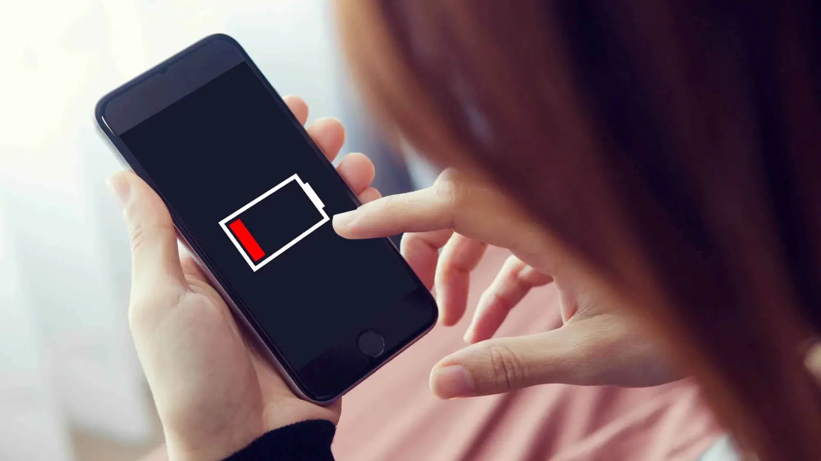 بطارية آيفون تفرغ بسرعة؟ إليك السبب والحل