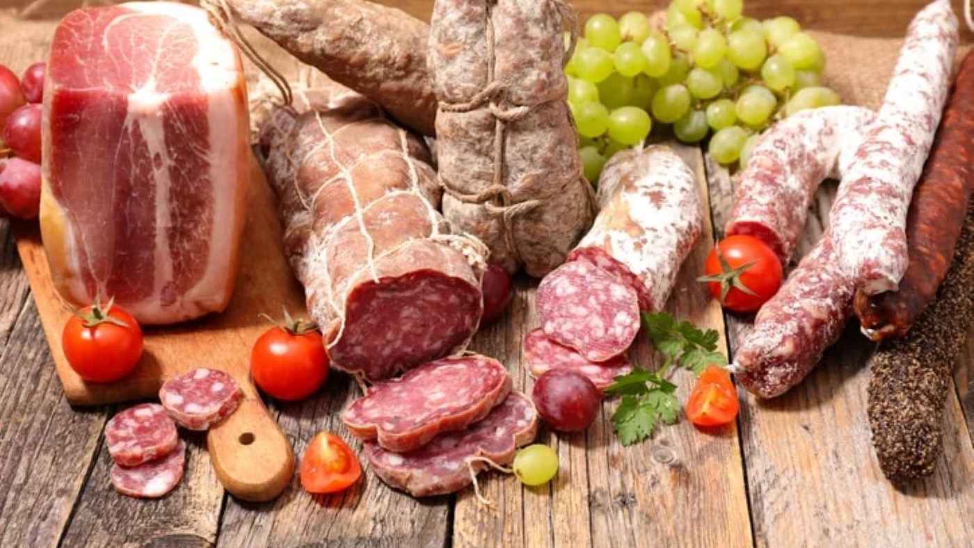 "اللحوم الدهنية" في دائرة الاتهام.. أكثر الأطعمة ضرراً للكبد