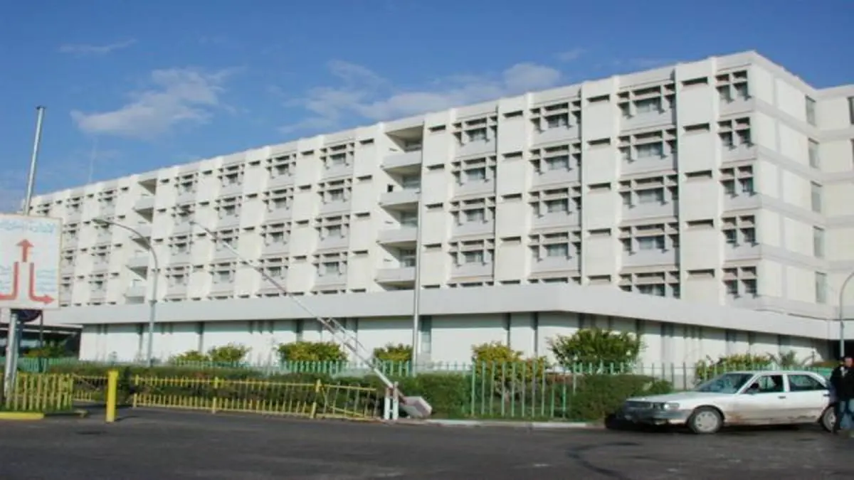 ليبيا.. كادر مستشفى في طرابلس يهدد بالإضراب بسبب تأخر الرواتب