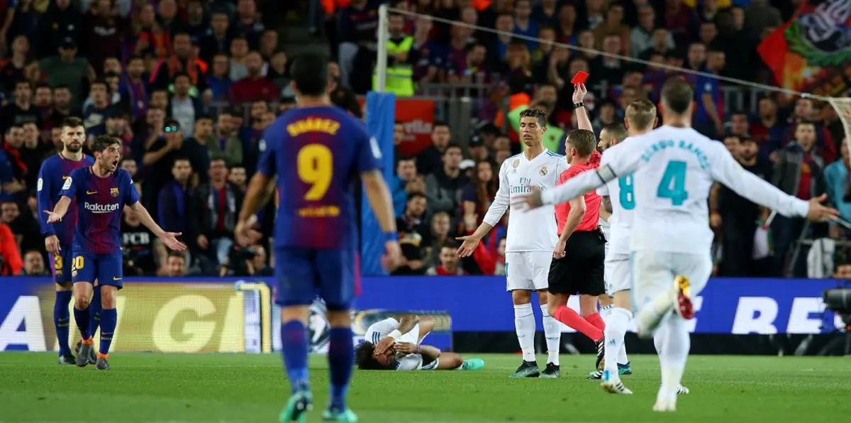 هل أفسد حكم مباراة برشلونة وريال مدريد متعة الكلاسيكو؟