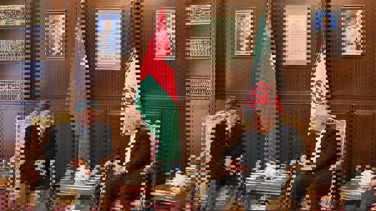 هل سلم وزير الخارجية العُماني رسالة أمريكية إلى طهران؟