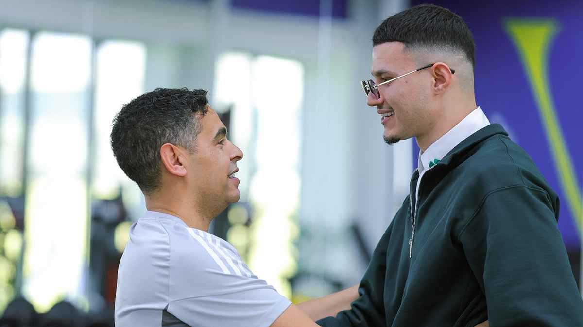 الهلال يجهز "صدمة" للنصر بسبب عبدالله الحمدان 