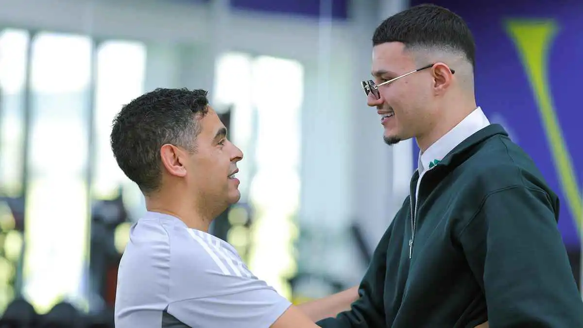 الهلال يجهز "صدمة" للنصر بسبب عبدالله الحمدان