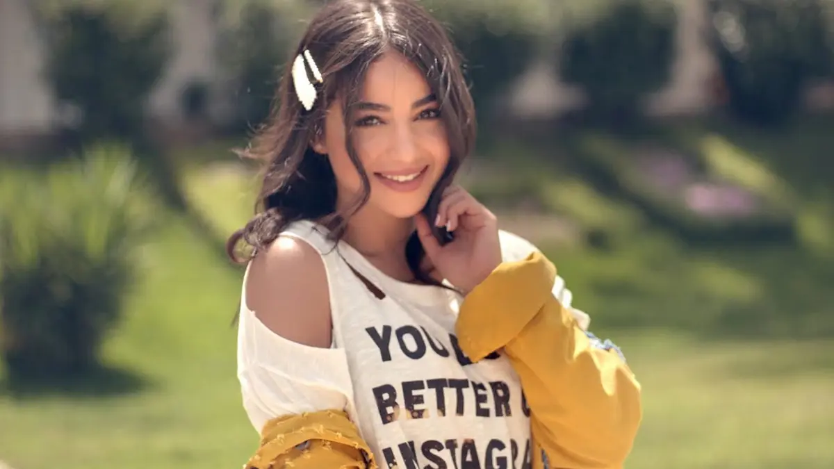 عقب تهنئته لها.. فنانة فلسطينية تهاجم أفيخاي أدرعي‎