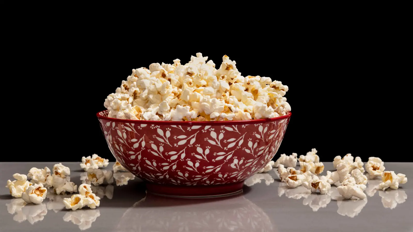 تحذير صحي من ترند "الفشار الرقيق" على تيك توك