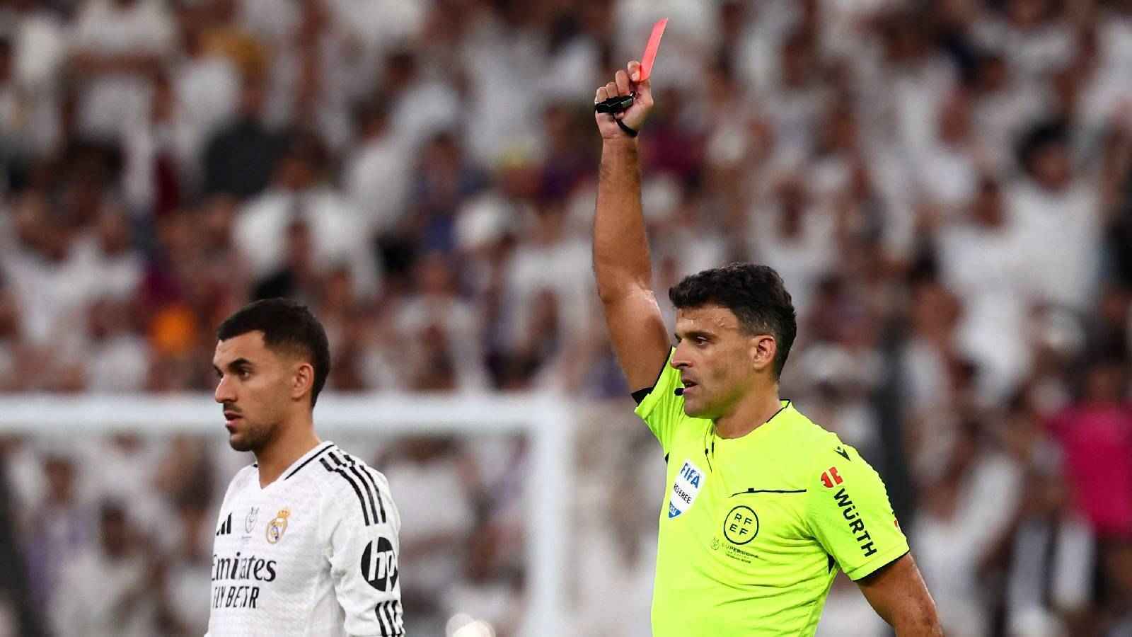 كارثي من دون الـVAR.. تقييم حكم مباراة ريال مدريد وبرشلونة