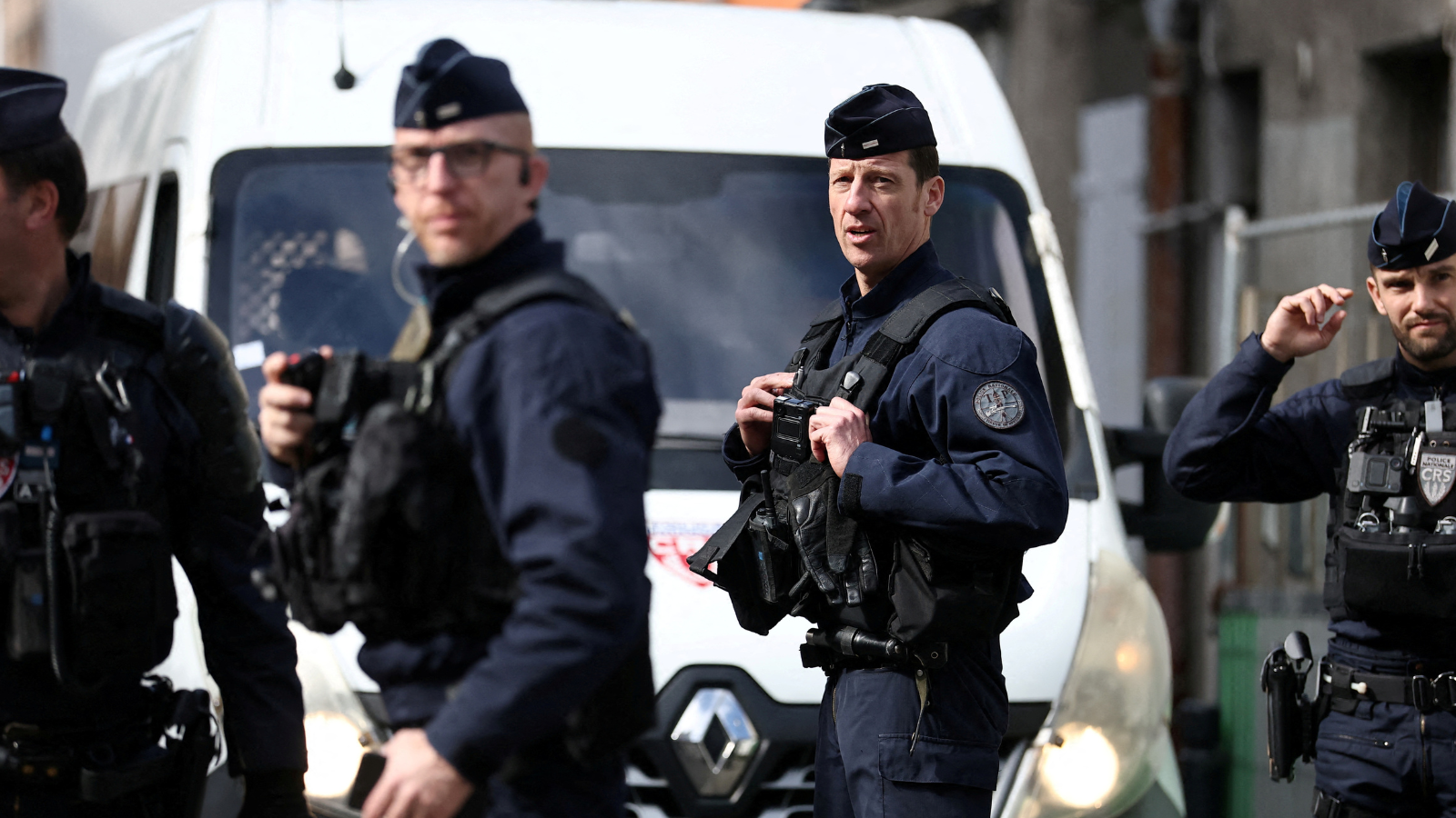 فرنسا.. اعتقال عصابة متخصصة بسرقة الأسلحة والسيارات الفاخرة