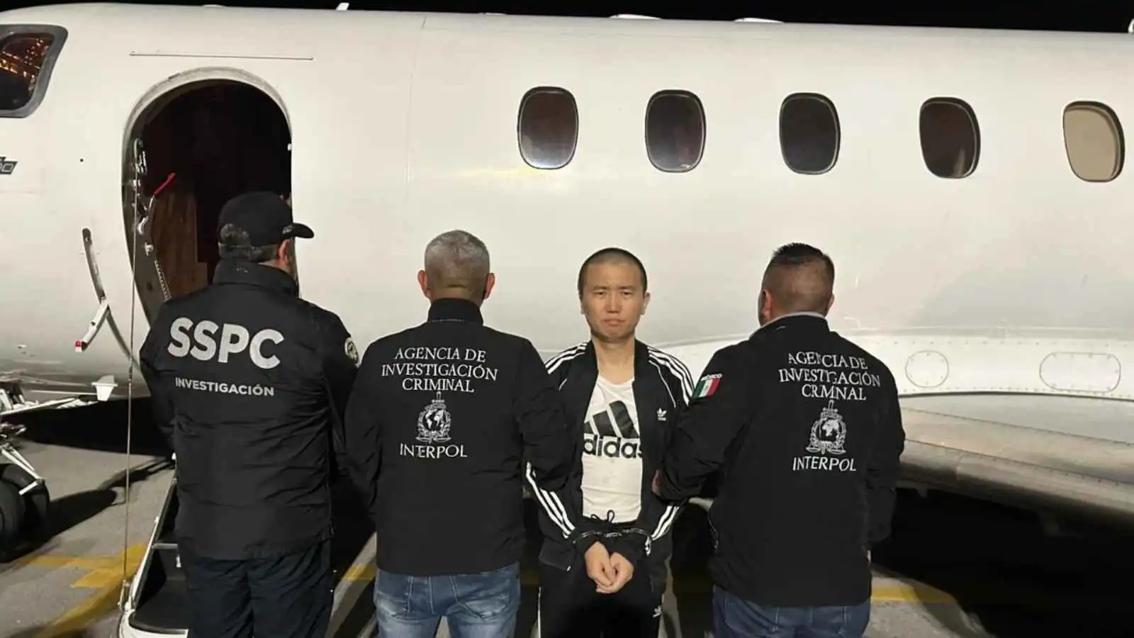 زعيم الفنتانيل.. المكسيك تسلم "الأخ وانغ" إلى الولايات المتحدة (صور)