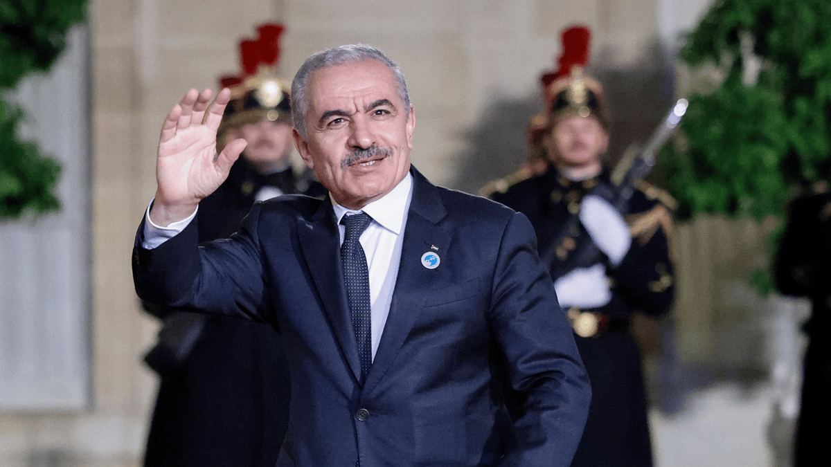 ردًّا على التجويع.. اشتية يدعو العالم إلى "إسقاط الطعام بالمظلات" لغزة