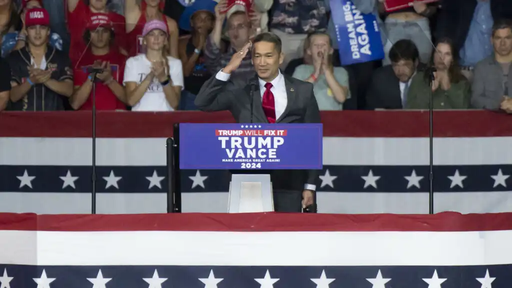 هونغ كاو وزير البحرية الأمريكية الجديد بالإنابة