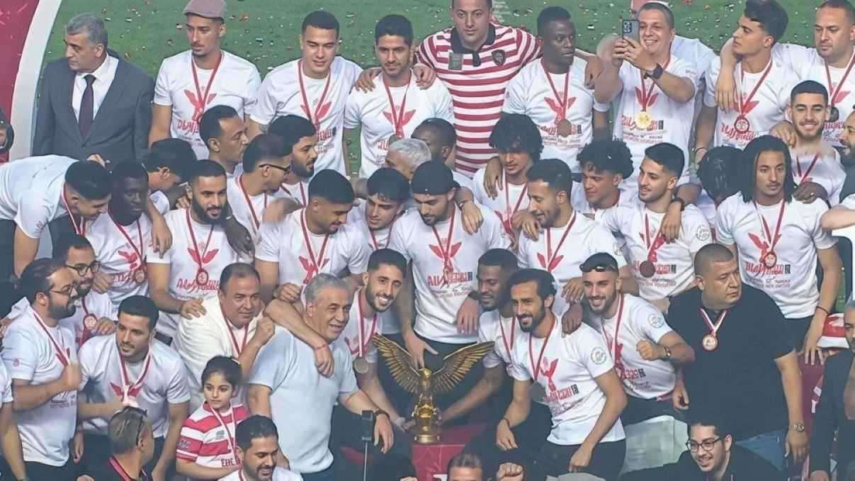 جماهير الإفريقي التونسي توجه رسالة لفوزي البنزرتي في مراسم التتويج بالدوري 