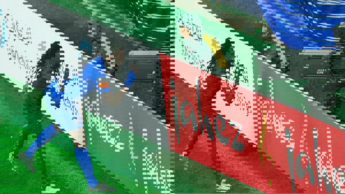 هل يلعب غوميز نجم نادي الهلال السعودي إلى جوار لوكاس بودولسكي في الدوري التركي؟