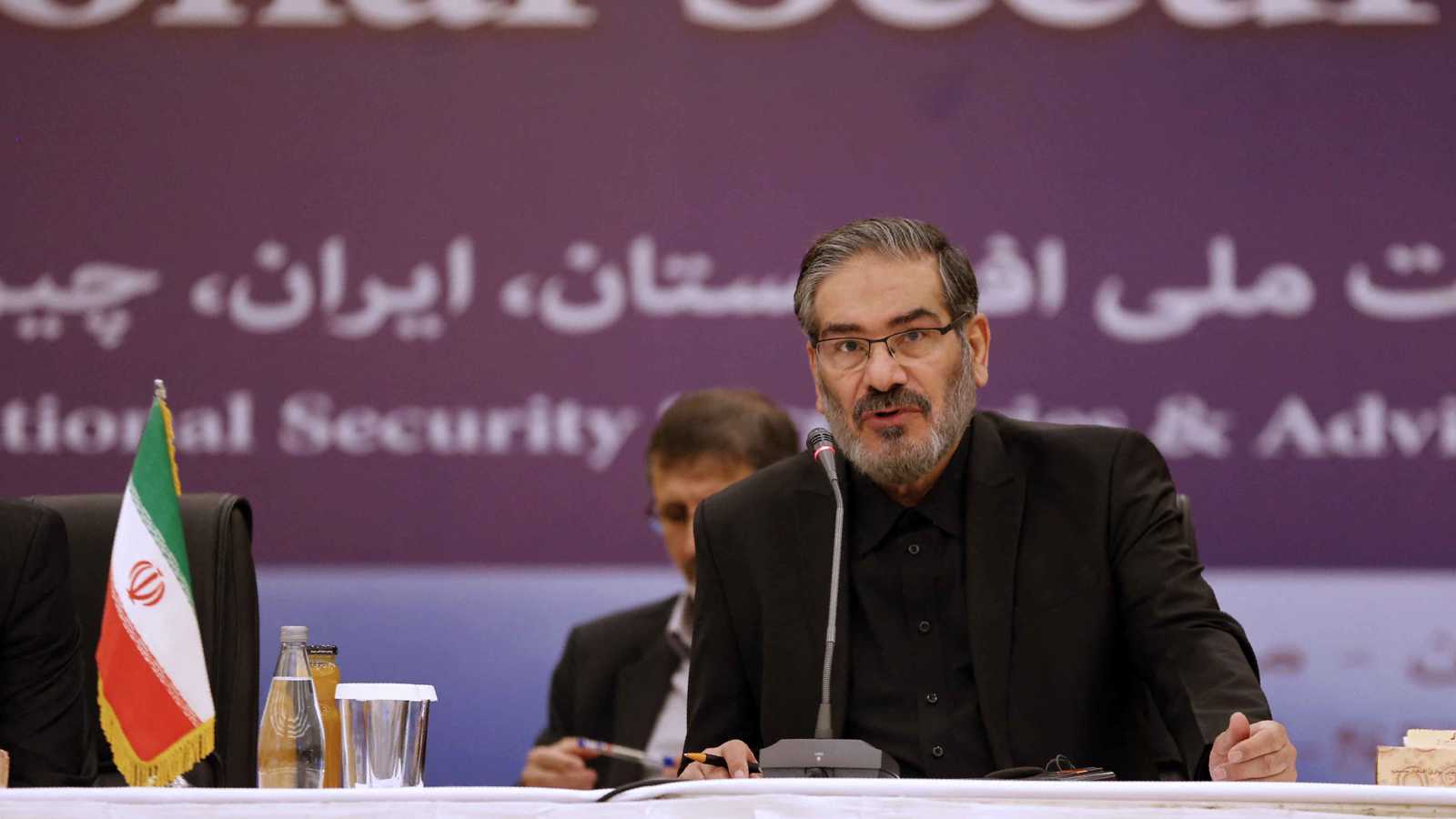 شمخاني: ارتكبنا خطأً بعدم تطوير القنبلة النووية (فيديو)‎