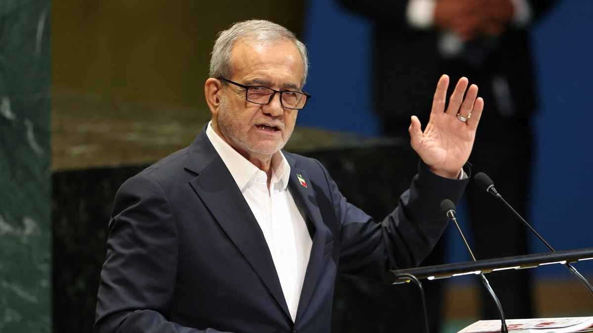 الرئيس الإيراني يدعو الأمن إلى عدم التعرّض للمتظاهرين