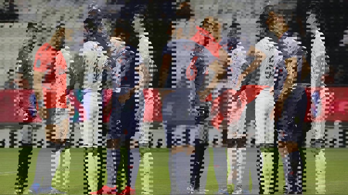 الدوري القطري: حكم الـVAR يحتسب ركلة جزاء للريان ضد الشمال ويلغيها بأمر نفس التقنية (فيديو)