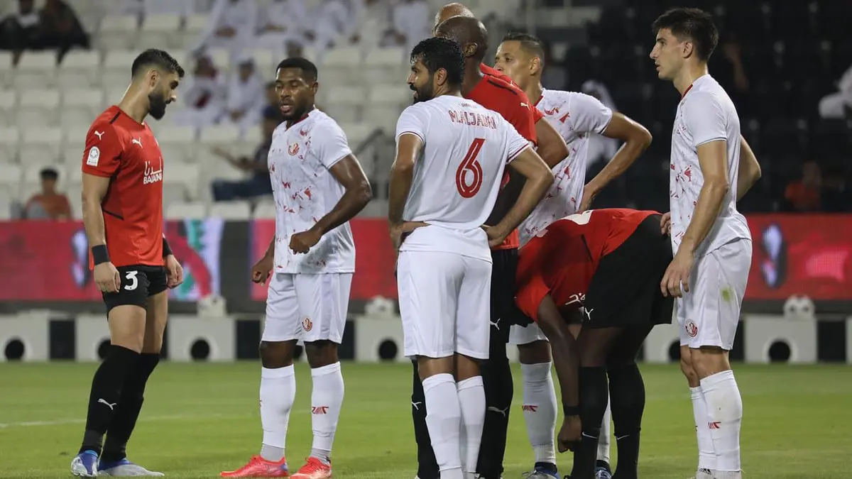 الدوري القطري: حكم الـVAR يحتسب ركلة جزاء للريان ضد الشمال ويلغيها بأمر نفس التقنية (فيديو)