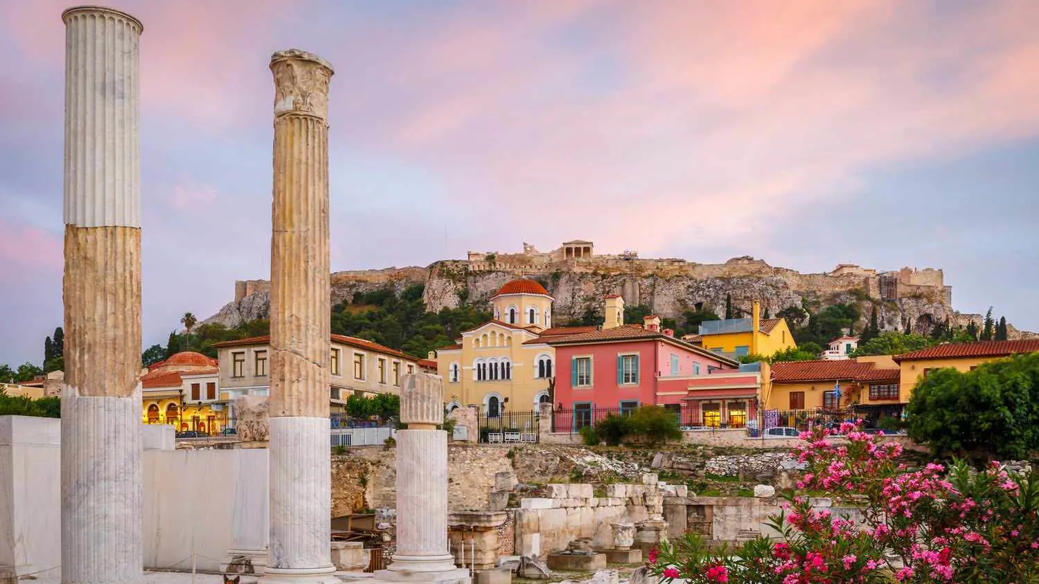 من عبق التاريخ إلى بريق الحداثة.. 5 وجهات في أثينا (صور)