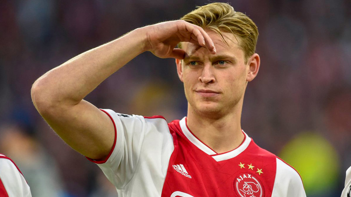 متى يقدم نادي برشلونة فرينكي دي يونغ للجمهور في "كامب نو"؟