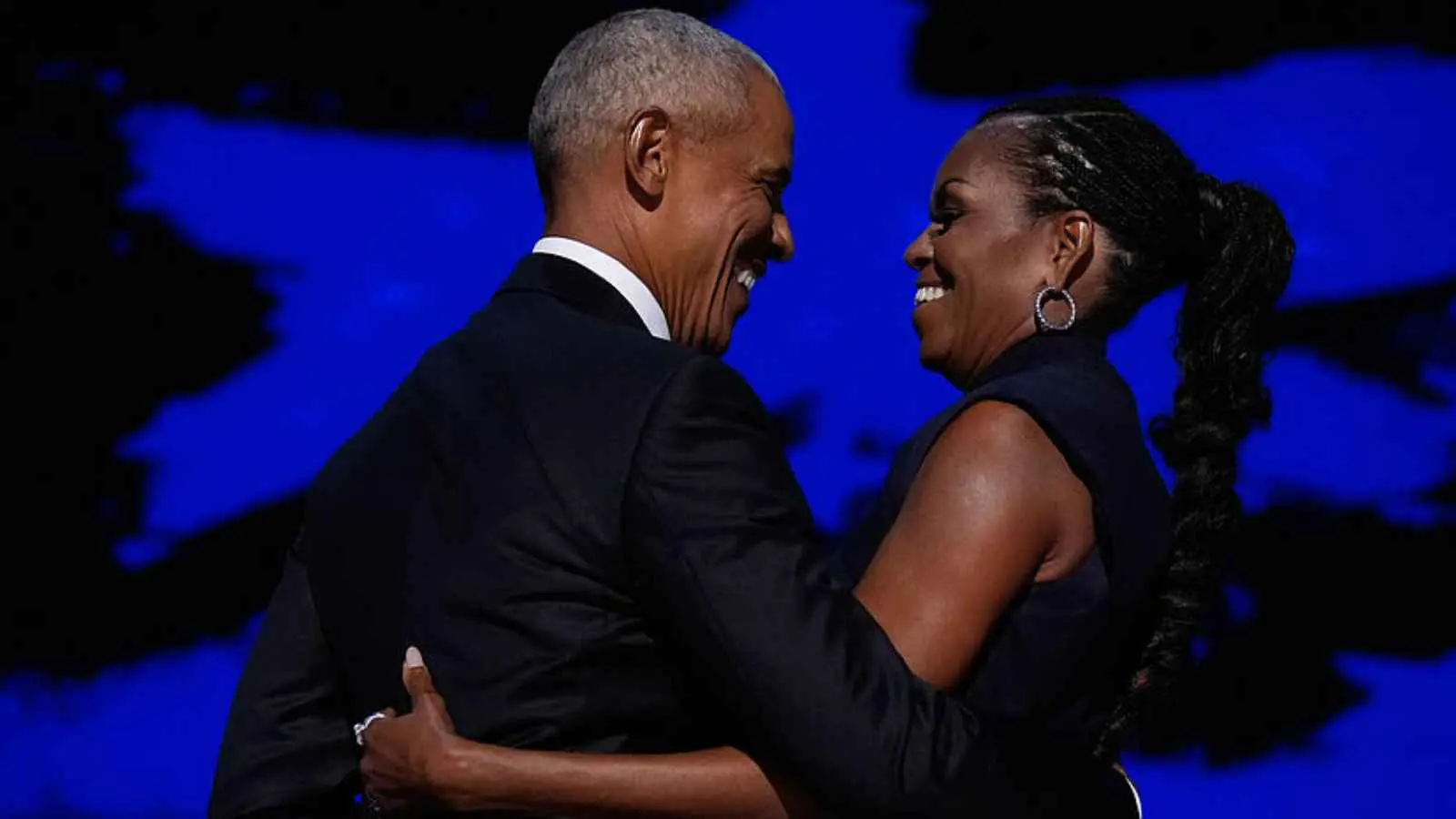 هل انفصل بارك أوباما عن زوجته بسبب جنيفر أنيستون؟