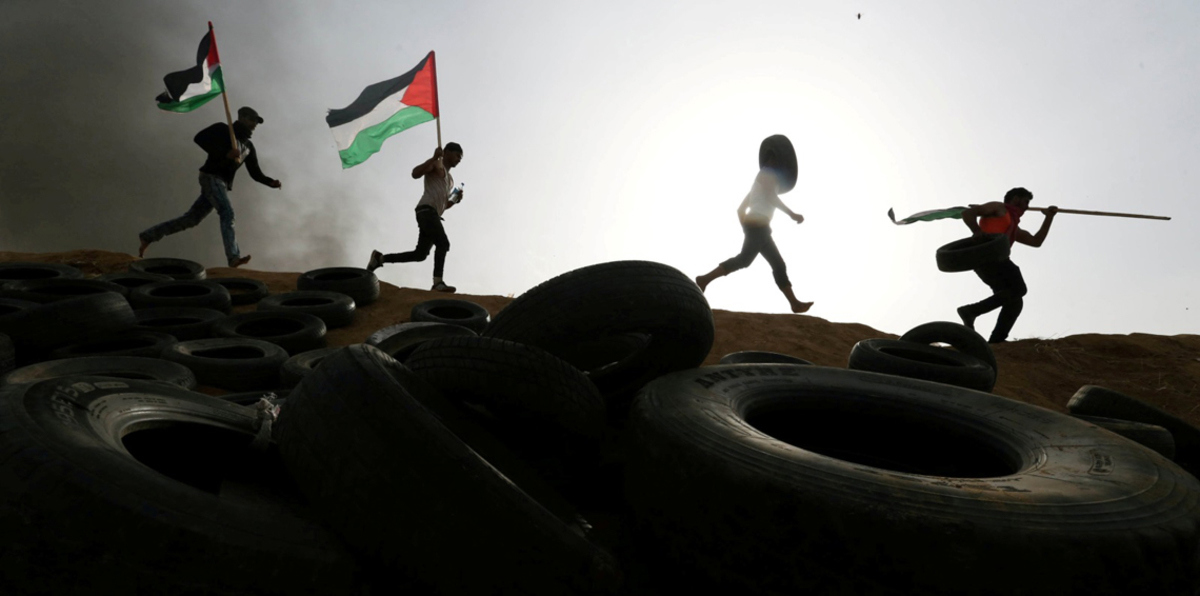 بعد "جمعة الكوشوك".. إسرائيل تمنع دخول الإطارات المطاطية لغزة