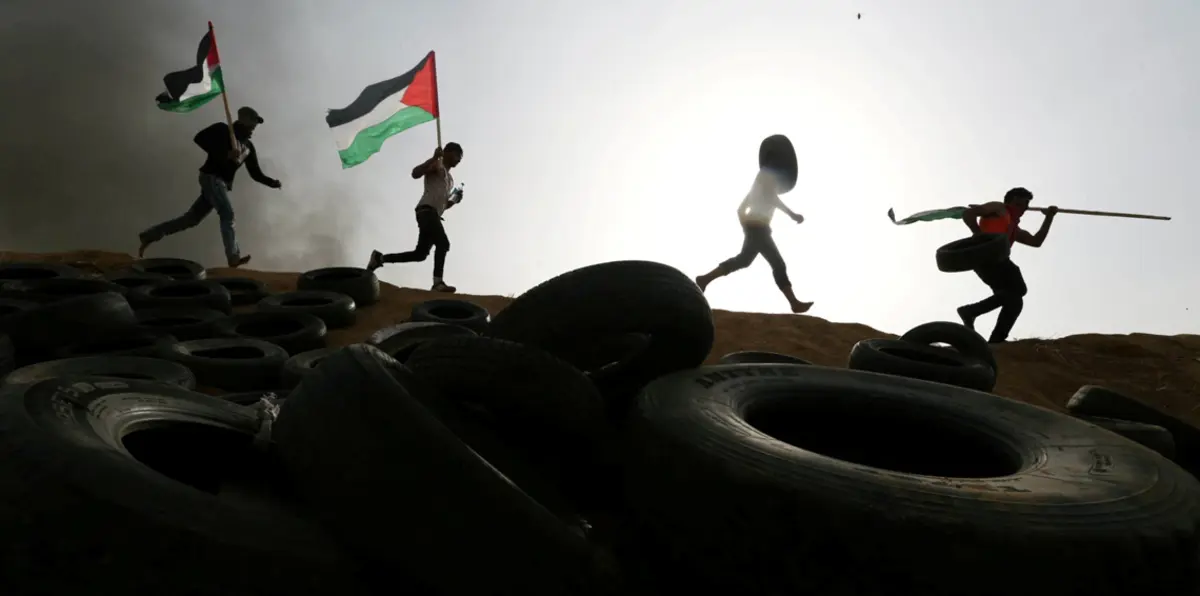 بعد "جمعة الكوشوك".. إسرائيل تمنع دخول الإطارات المطاطية لغزة