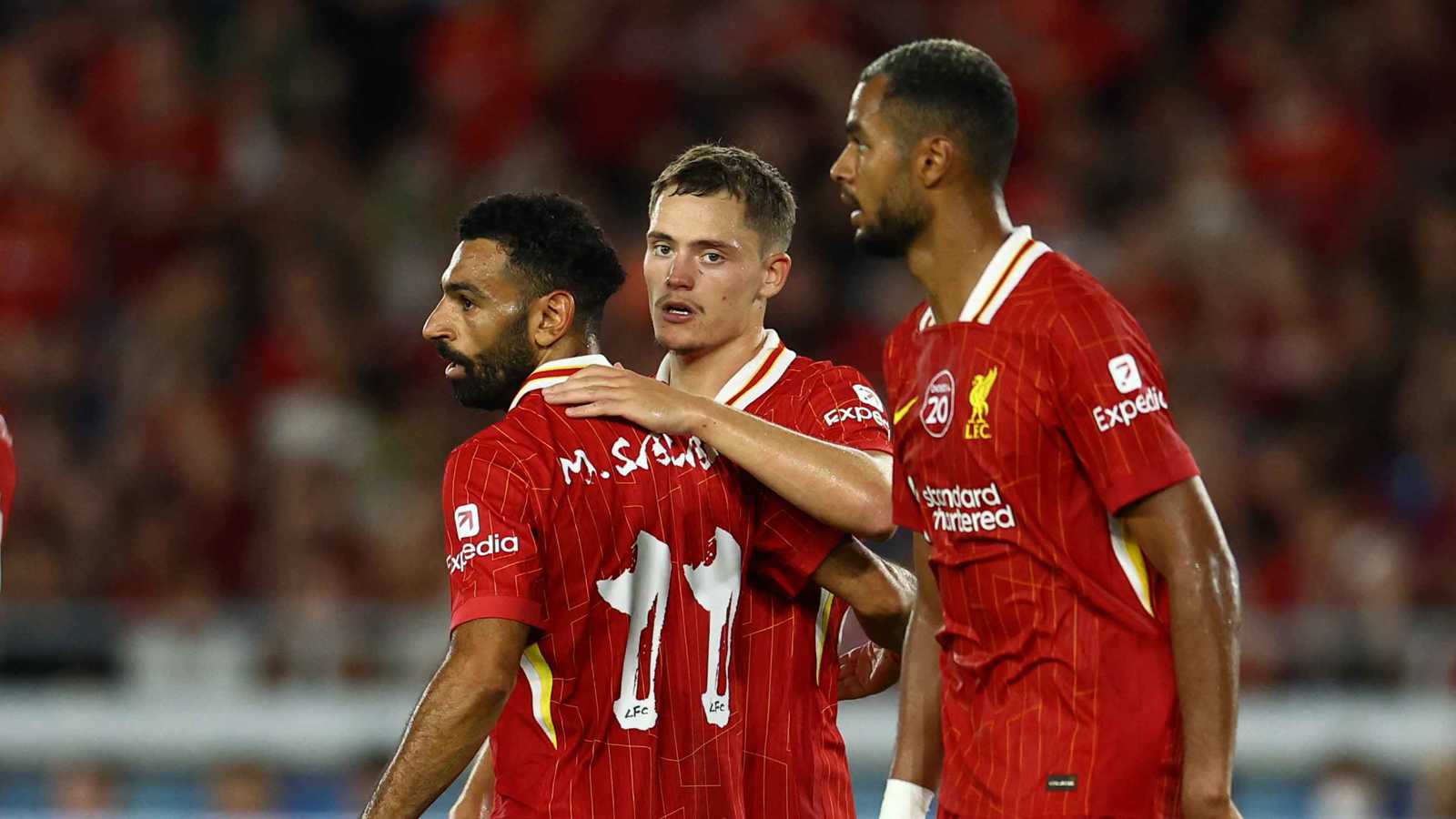 أريد مستوى ميسي ورونالدو.. سلوت يفاجئ نجم ليفربول