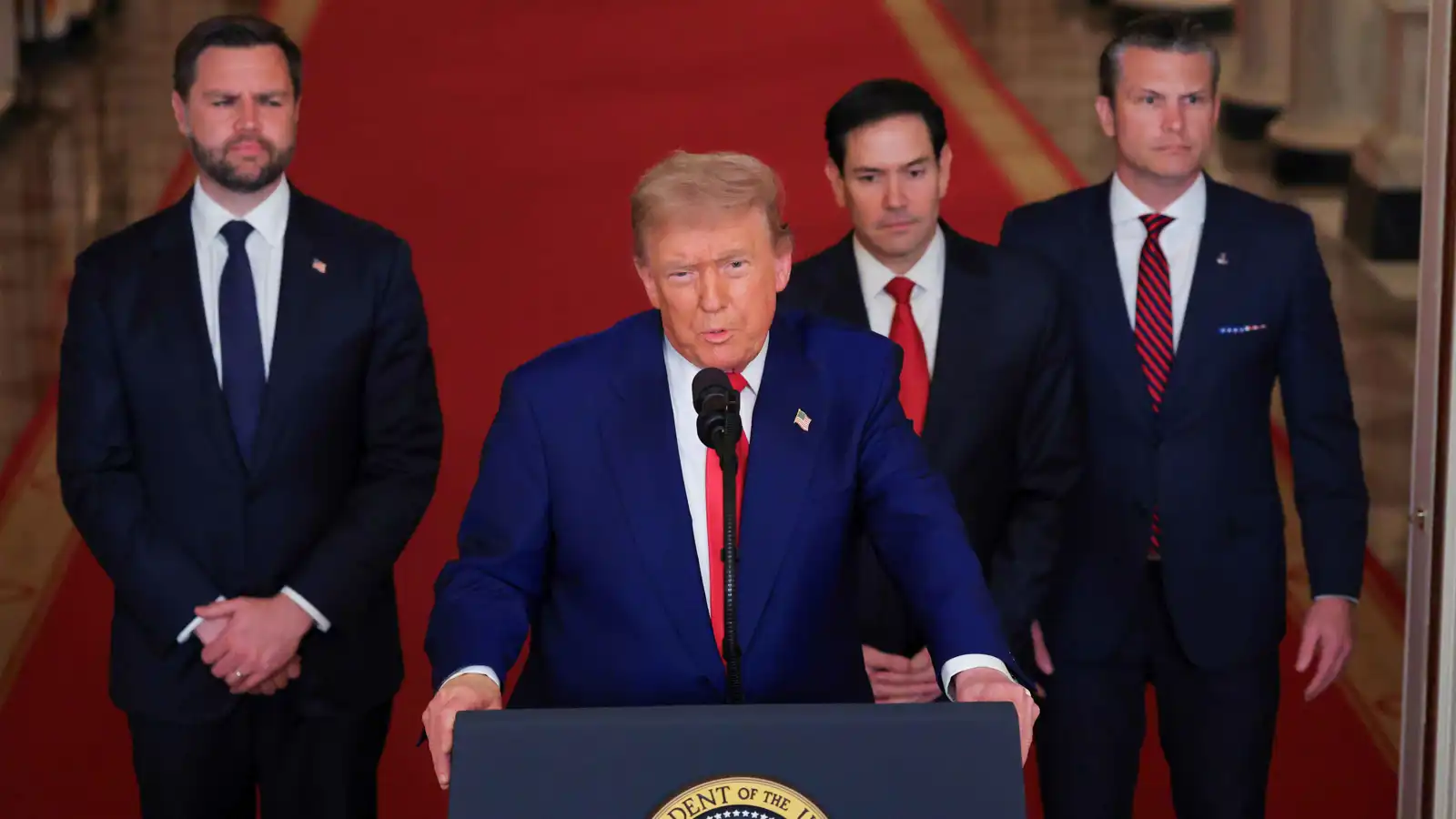 القوات الأمريكية "جاهزة" لقصف إيران يوم السبت.. والبيت الأبيض في "نقاش محتدم"