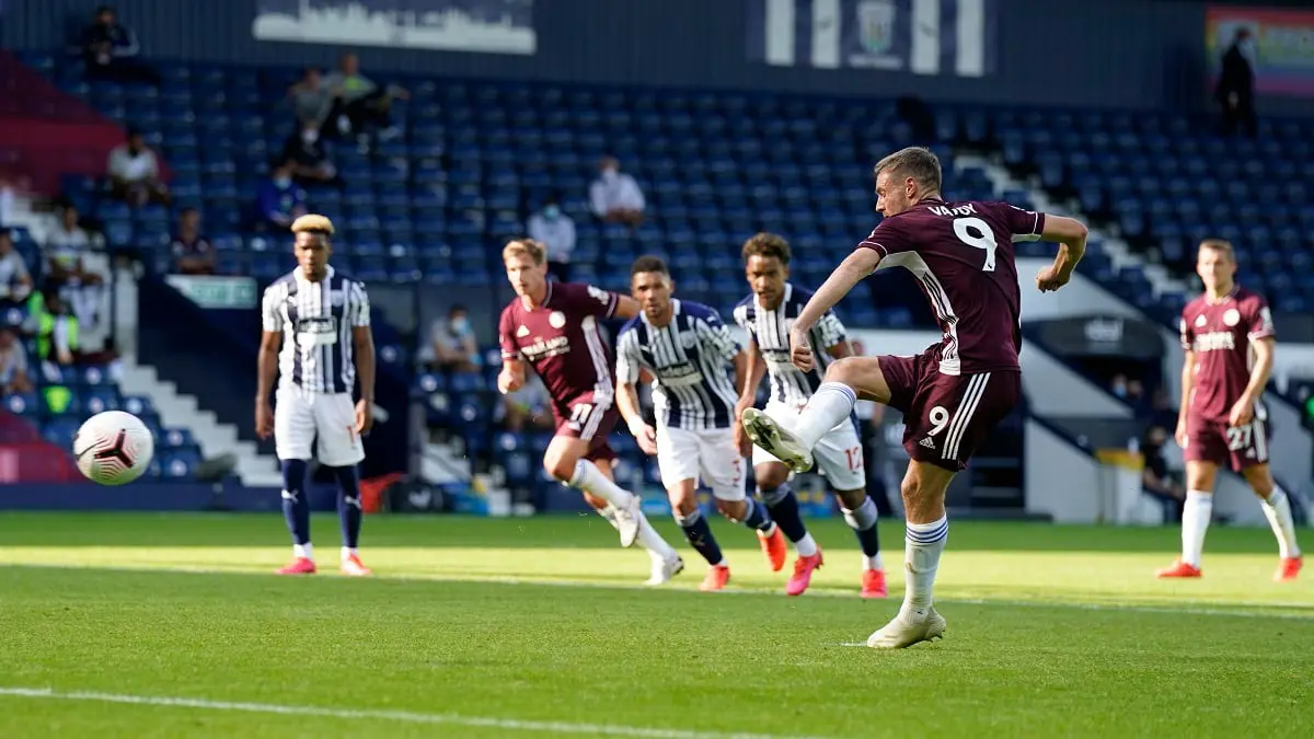 جيمي فاردي يتفوق على دروغبا بعد هدفيه في الدوري الإنجليزي الممتاز