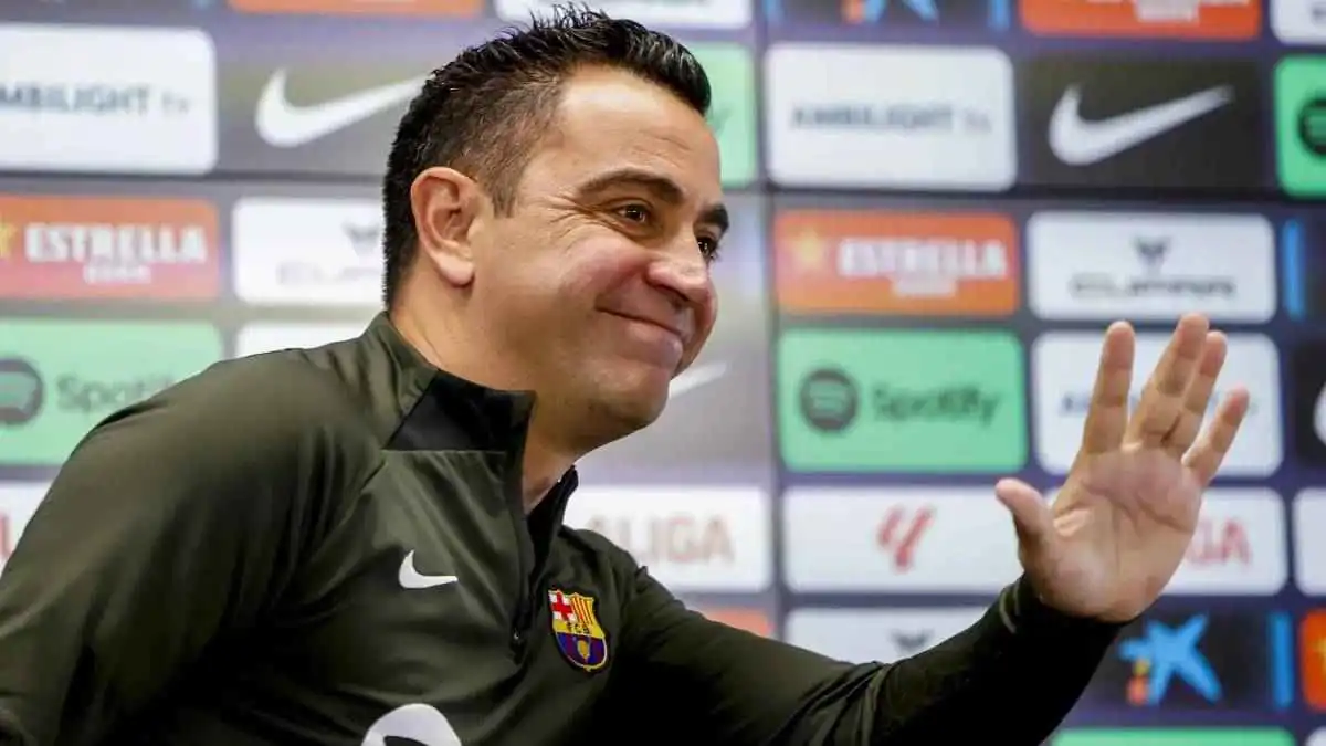 اعترف به.. ما الخطأ الفادح الذي تسبب بـ"طرد" تشافي من برشلونة؟