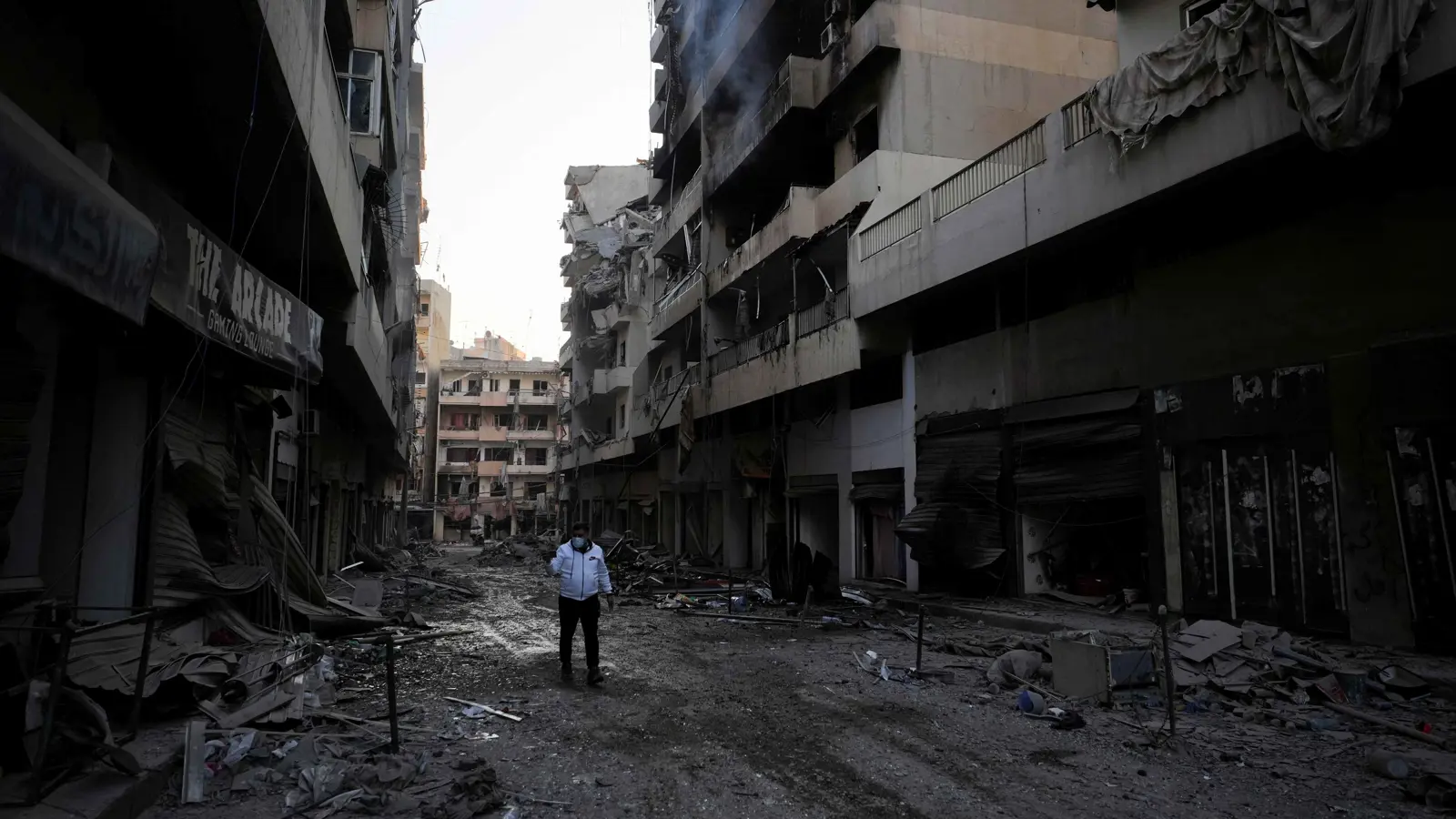 ترقب لمعرفة مصير القياديين في "حزب الله" محمد حيدر وطلال حمية