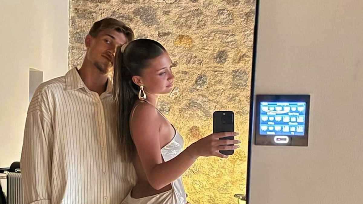 نجم بايرن ميونخ يواعد ابنة أسطورة النادي (صور)